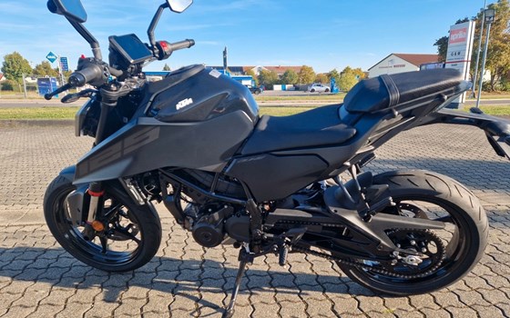Neufahrzeug KTM 125 Duke - Bild 4