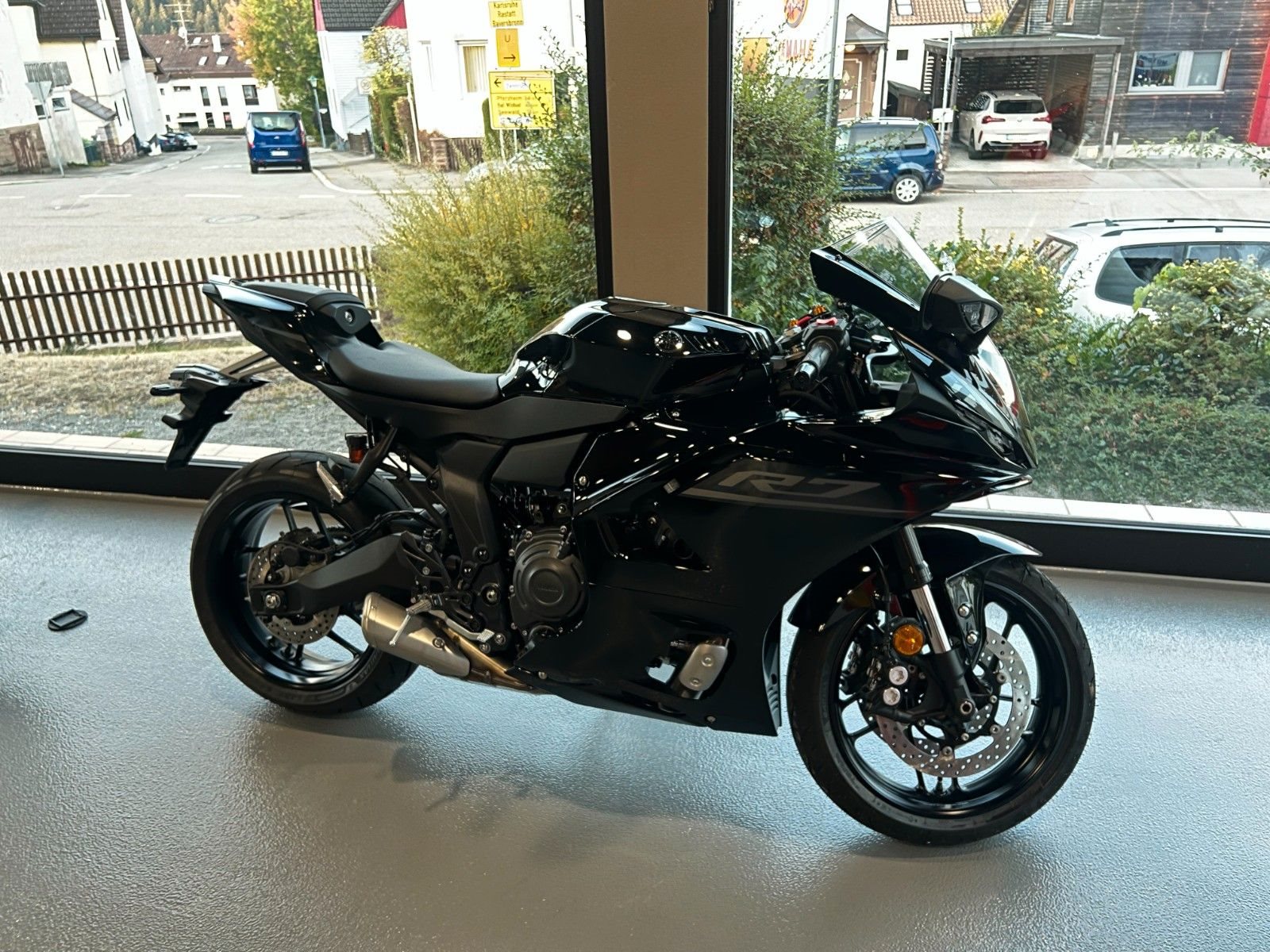 Yamaha R7