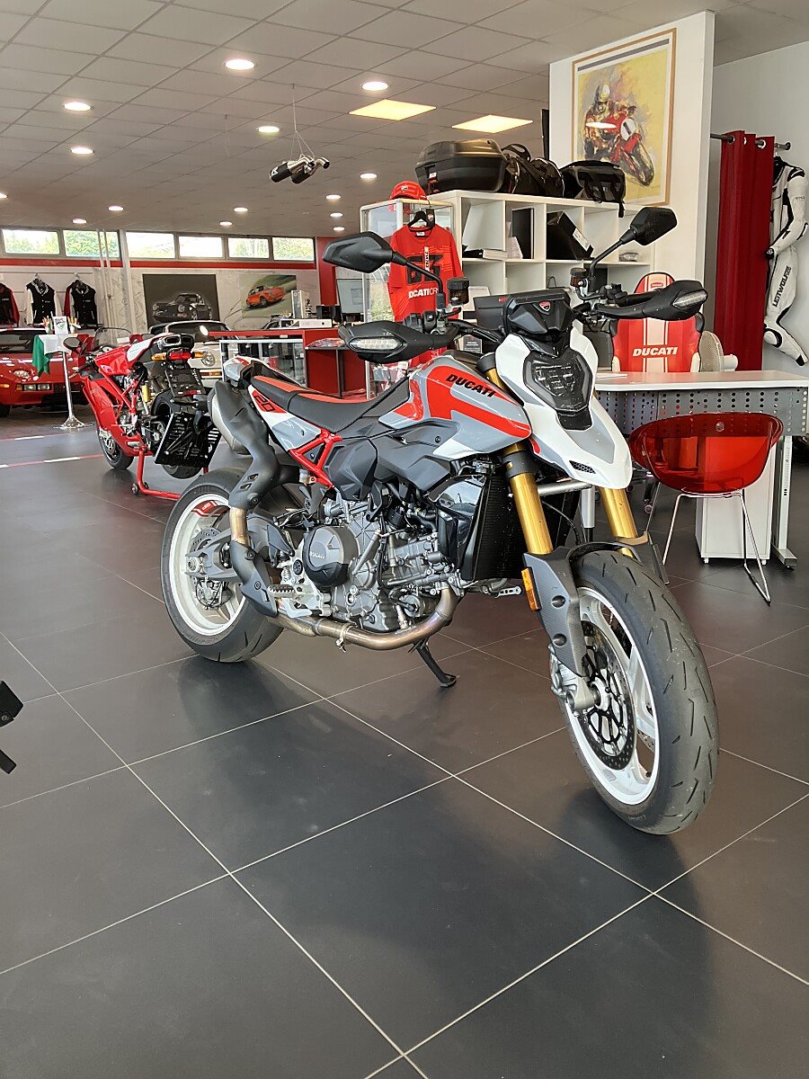 Ducati Hypermotard V2 SP