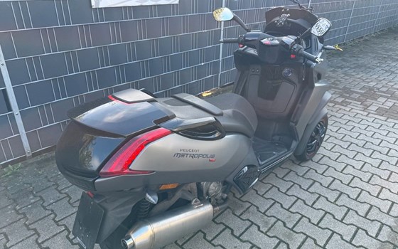 Gebrauchtmotorrad Peugeot Metropolis 400 - Bild 3