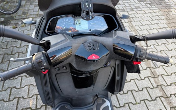 Gebrauchtmotorrad Peugeot Metropolis 400 - Bild 4