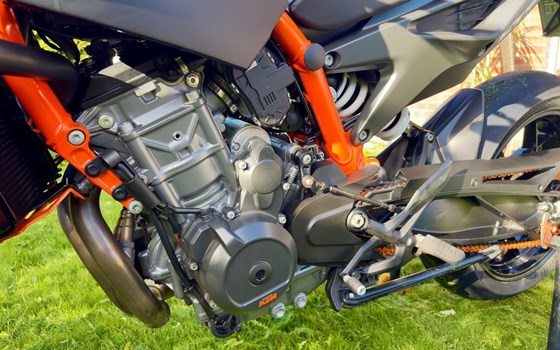 Gebrauchtmotorrad KTM 890 Duke R - Bild 9