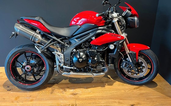 Gebrauchtmotorrad Triumph Speed Triple 1050 - Bild 1