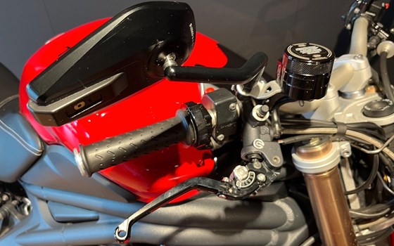 Gebrauchtmotorrad Triumph Speed Triple 1050 - Bild 8