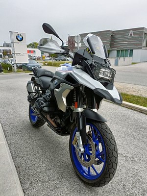 BMW R 1250 GS (light-white/racing-blue met/racing-red) - Bild 4