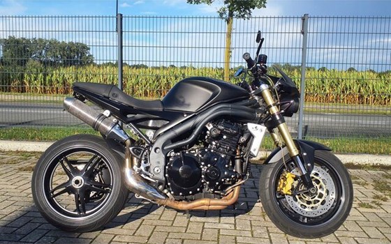 Gebrauchtmotorrad Triumph Speed Triple 1050 - Bild 1