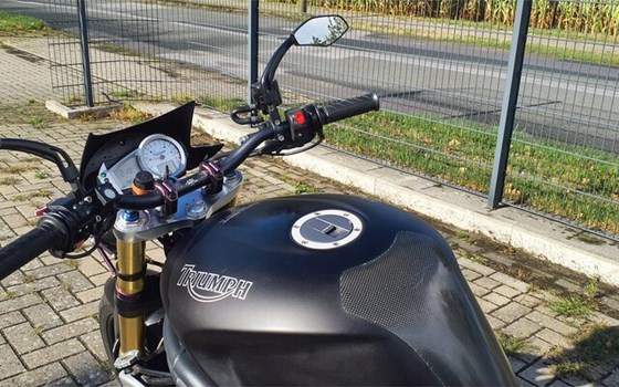 Gebrauchtmotorrad Triumph Speed Triple 1050 - Bild 11