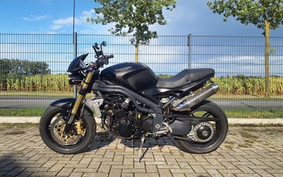 Gebrauchtmotorrad Triumph Speed Triple 1050 - Bild 2