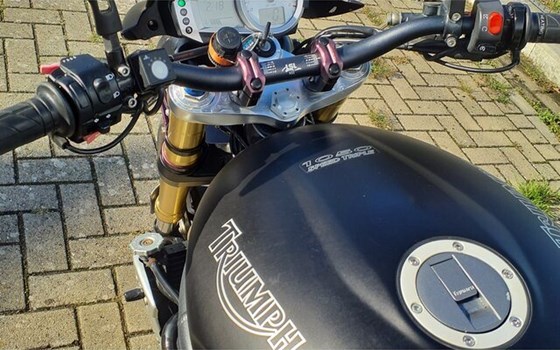 Gebrauchtmotorrad Triumph Speed Triple 1050 - Bild 6
