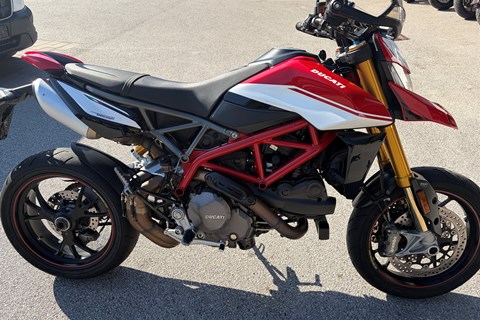Dicke Supermotos für die Straße