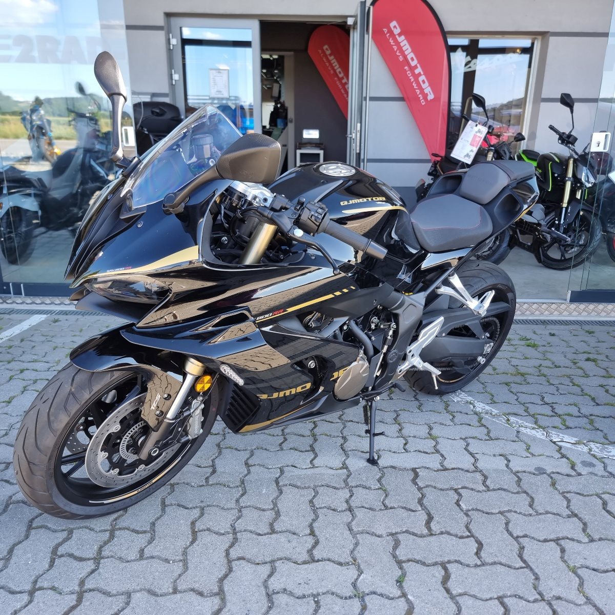 QJ Motor SRK 800 RR
