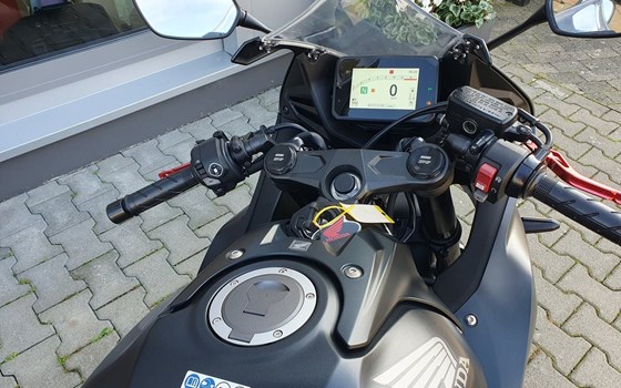 Gebrauchtmotorrad Honda CBR650R E-Clutch - Bild 9
