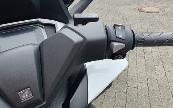 Gebrauchtmotorrad Honda Forza 125 - Bild 14