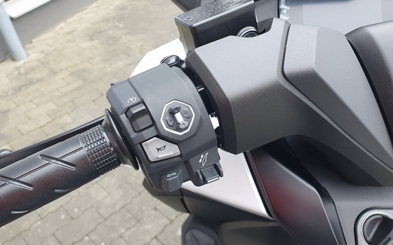 Gebrauchtmotorrad Honda Forza 125 - Bild 15