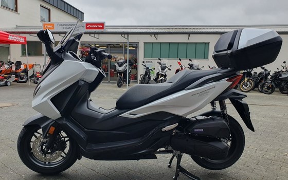 Gebrauchtmotorrad Honda Forza 125 - Bild 9
