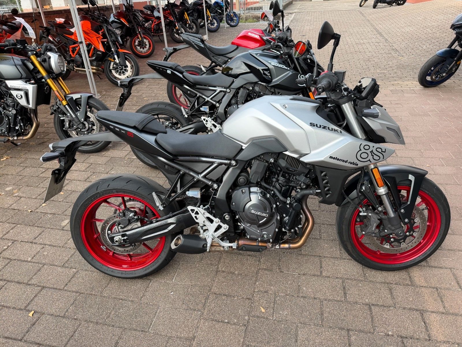 Suzuki GSX-8S