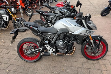 Suzuki GSX-8S