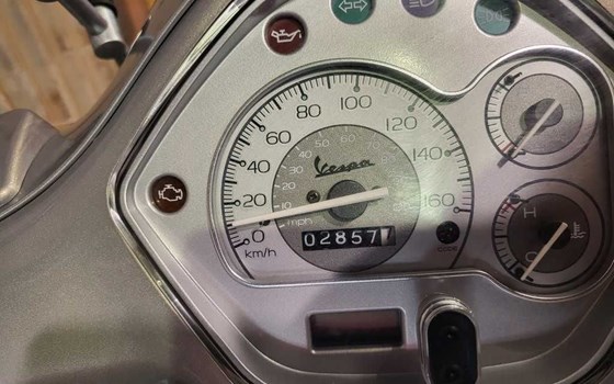 Gebrauchtmotorrad Piaggio GTS 300 i.e. Touring - Bild 9