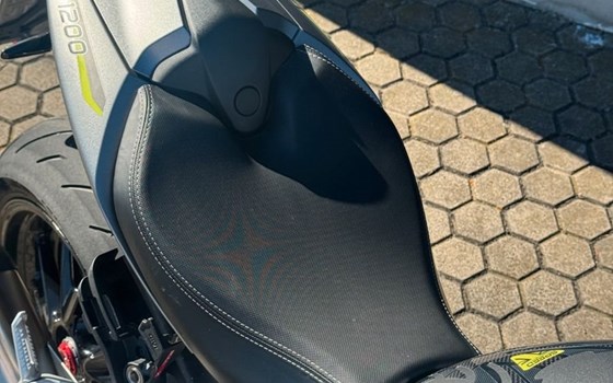 Gebrauchtmotorrad Triumph Speed Triple 1200 RS - Bild 11