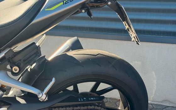 Gebrauchtmotorrad Triumph Speed Triple 1200 RS - Bild 7