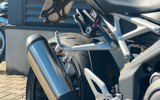 Gebrauchtmotorrad Triumph Speed Triple 1200 RS - Bild 8