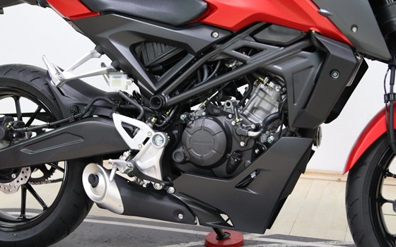 Gebrauchtmotorrad Honda CB125R - Bild 5