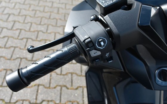 Gebrauchtmotorrad Honda Forza 125 - Bild 6