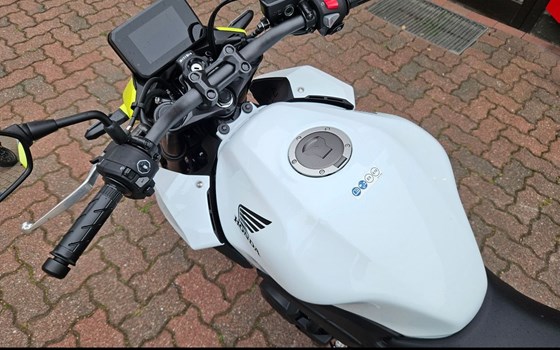 Gebrauchtmotorrad Honda CB500 Hornet E-Clutch - Bild 8