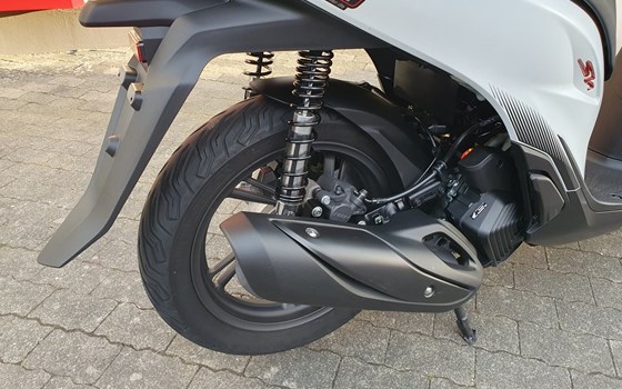 Gebrauchtmotorrad Honda SH125i - Bild 12
