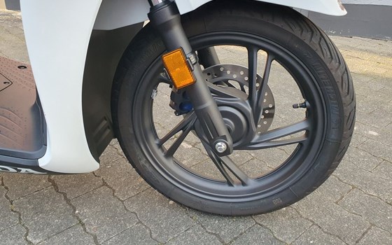 Gebrauchtmotorrad Honda SH125i - Bild 6