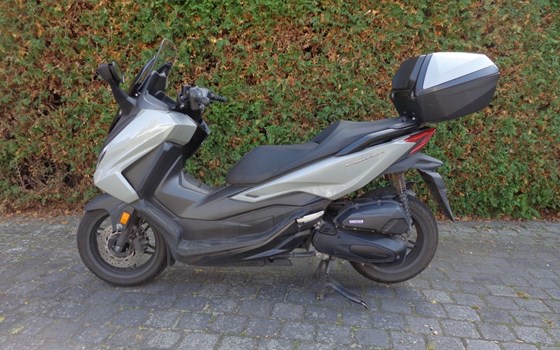 Gebrauchtmotorrad Honda Forza 125 - Bild 7
