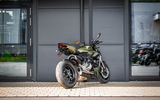 Gebrauchtmotorrad Ducati Streetfighter V2 - Bild 2