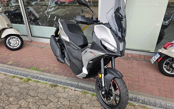 Gebrauchtmotorrad Aprilia SR GT 400 - Bild 2