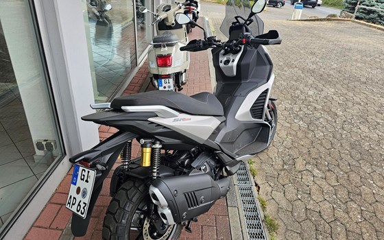 Gebrauchtmotorrad Aprilia SR GT 400 - Bild 3