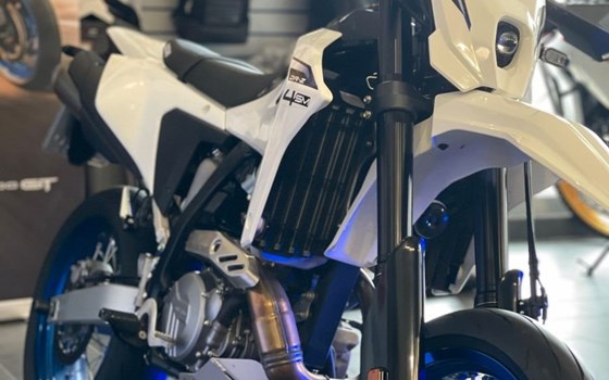 Gebrauchtmotorrad Suzuki DR-Z4SM - Bild 9