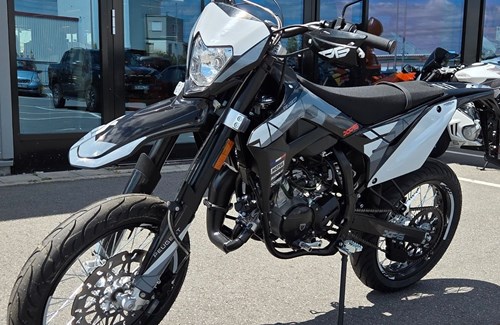 Neumotorrad Peugeot XP6 Supermotard R