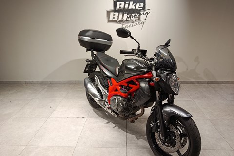 Top 5 grosse Bikes fuer kurze Beine