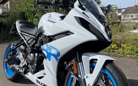 Gebrauchtmotorrad Suzuki GSX-8R - Bild 2