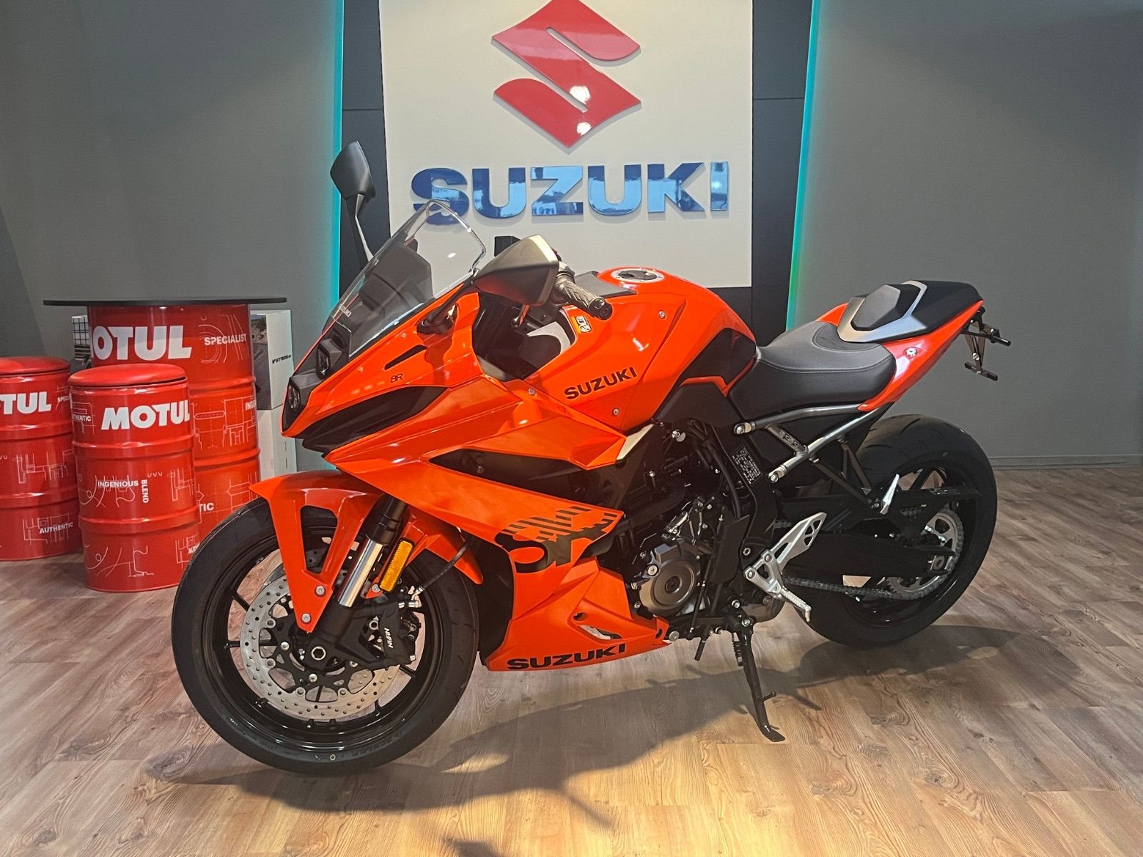 Suzuki GSX-8R Daidai-Iro Power Edition