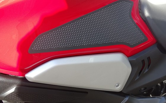 Gebrauchtmotorrad Honda CB650R E-Clutch - Bild 5