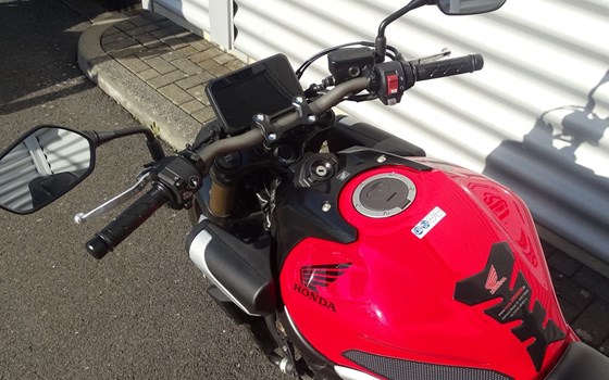 Gebrauchtmotorrad Honda CB650R E-Clutch - Bild 6