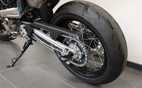 Neufahrzeug Husqvarna 701 Supermoto - Bild 11