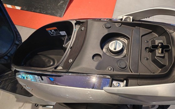 Gebrauchtmotorrad Honda SH300i - Bild 13