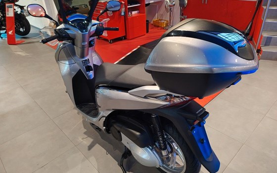 Gebrauchtmotorrad Honda SH300i - Bild 3