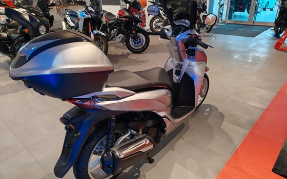 Gebrauchtmotorrad Honda SH300i - Bild 6