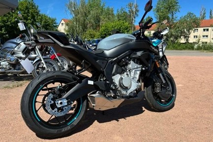 CFMOTO 675NK