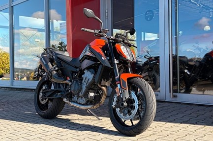 KTM 890 Duke
