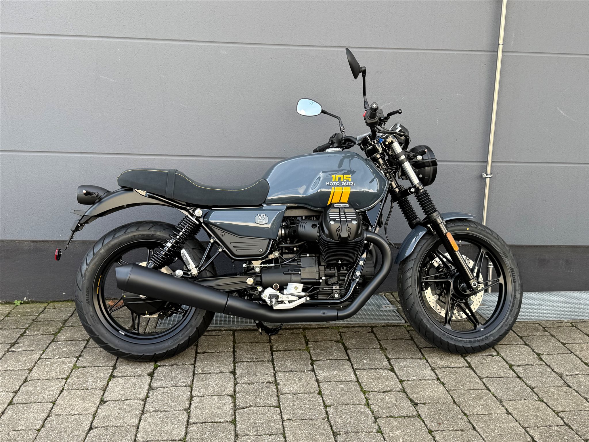 Moto Guzzi V7 Stone