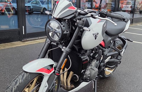 Neumotorrad Triumph Trident 800