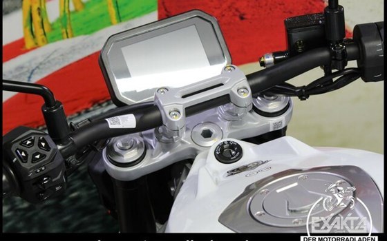 Gebrauchtmotorrad Aprilia Tuono 457 - Bild 12